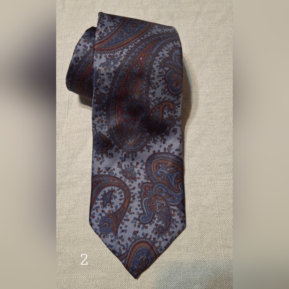 Vintage Neiman marcus paisley mens silk tie luxury executive festival bussines